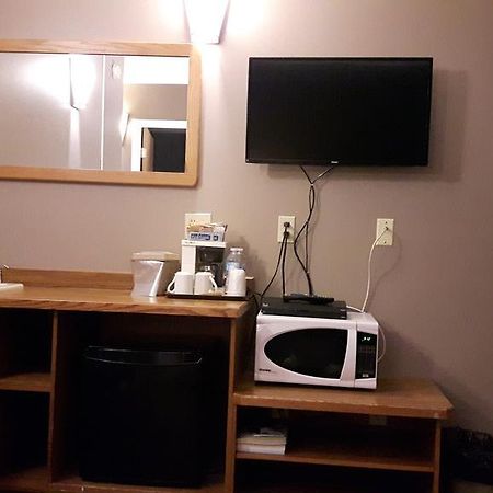 Canway Inn & Suites Dauphin Ngoại thất bức ảnh