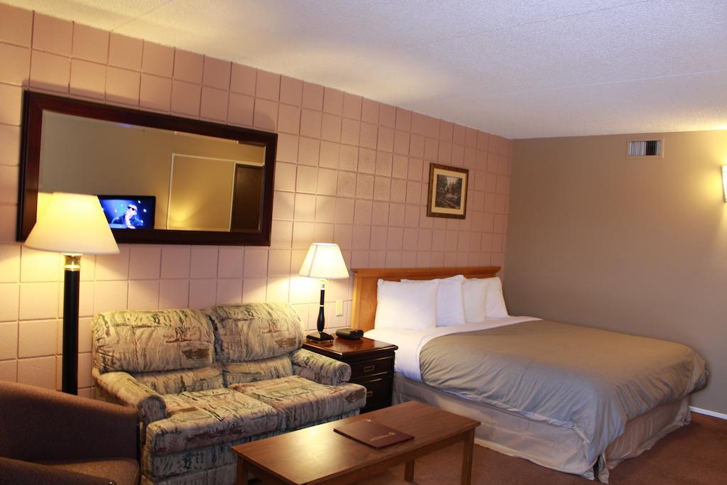 Canway Inn & Suites Dauphin Ngoại thất bức ảnh
