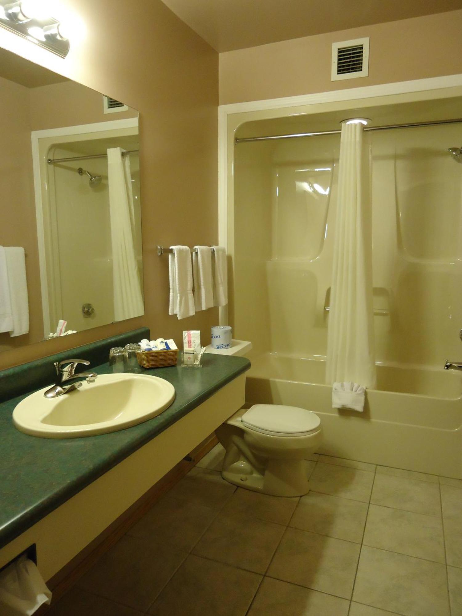 Canway Inn & Suites Dauphin Phòng bức ảnh
