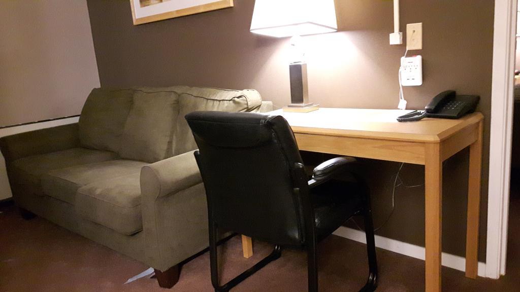 Canway Inn & Suites Dauphin Ngoại thất bức ảnh
