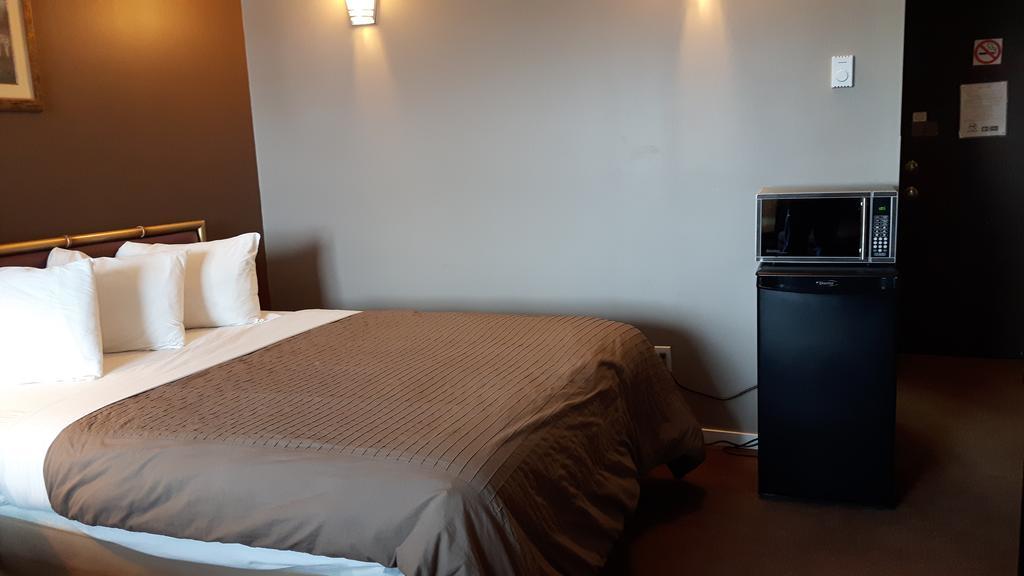 Canway Inn & Suites Dauphin Ngoại thất bức ảnh